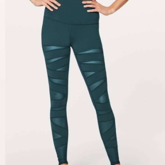 Lululemon Wunder Under high rise tech mesh submarine. Size 2 - Picture 1 of 11